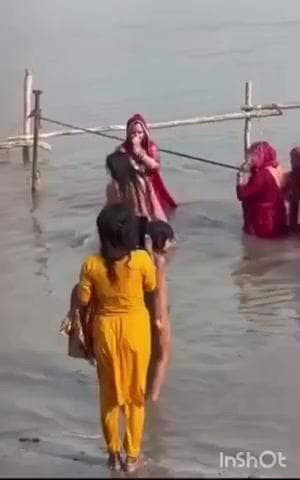 अनूपशहर: अनूपशहर के मस्तराम घाट पर सीमा हैदर और सचिन मीणा ने अपनी आठ माह की बेटी मीरा का मुंडन संस्कार कराया