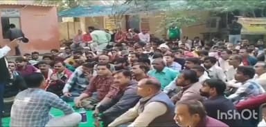 धामपुर: विद्युत खंड धामपुर के कार्यालय पर निविदा संविदा कर्मचारियों का अपनी मांगों को लेकर धरना तीसरे दिन भी जारी