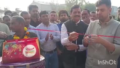 संडीला: जिलाधिकारी ने फीता काटकर डालमिया भारत शुगर एण्ड इंडस्ट्रीज बीकापुर के पेराई सत्र का शुभारंभ किया