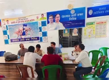 মুরারই ২: পাইকরে তৃণমূলের দলীয় কার্যালয়ে SIR নিয়ে তৃণমূলের পক্ষ থেকে বিশেষ বৈঠক করা হল