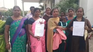 வாலாஜாபாத்: அய்யம்பேட்டை பகுதியைச் சேர்ந்த பொதுமக்கள் வாலாஜாபாத் வட்டார வளர்ச்சி அலுவலகத்தில் வீட்டுமனை பட்டா கேட்டு மனு அளித்தனர்