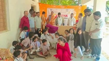 దోమ: దాతల సహకారంతో పేద విద్యార్థులు ఉన్నత విద్యను అభ్యసించే అవకాశం ఉంది: దిర్సంపల్లి లో ఎంఈఓ వెంకట్