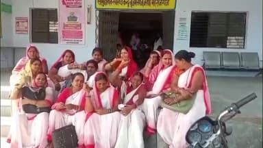 फरेंदा: बृजमनगंज सामुदायिक स्वास्थ्य केंद्र पर आशा कार्यकत्रियों का धरना आठवें दिन भी जारी