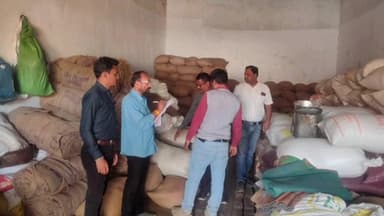 कोंडागांव: कोंडागांव में अवैध धान भंडारण पर हुई कार्रवाई, महावीर ट्रेडर्स की 180 बोरी धान जब्त