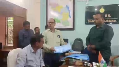 শীতলকুচি: শীতলকুচি বি এল আর ও অফিসে 10 জনকে পাট্টা প্রদান , উপস্থিত BLRO ও বন ও ভূমি কর্মাধ্যক্ষ