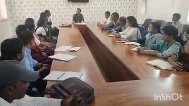 मनोहरपुर: मनोहरपुर प्रखंड सभागार में झारखंड स्थापना दिवस को लेकर बीडीओ शक्ति कुंज की अध्यक्षता में हुई बैठक