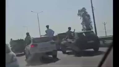 नारासन: गुरुकुल नारसन में हाईवे पर हुड़दंग मचा रहे बारातियों को पुलिस ने सिखाया सबक, बारातियों को दिया शादी का शगुन