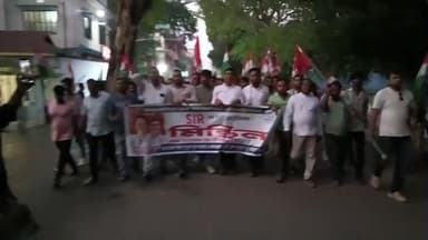 মাথাভাঙা ১: এস আই আর এর বিরুদ্ধে তৃণমূল যুব পক্ষ থেকে মাথাভাঙ্গা শহরে মিছিল অনুষ্ঠিত হলো