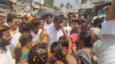 వడ్డాదిలో కోటి సంతకాల కార్యక్రమంలో పాల్గొన్న మాజీ మంత్రి గుడివాడ అమర్నాథ్