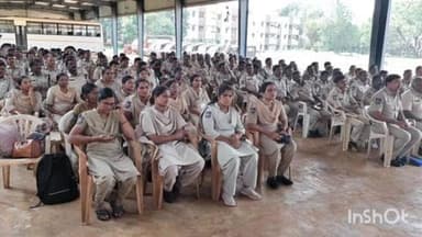 వికారాబాద్: జిల్లా పోలీస్ హోమ్ గార్డ్స్ కి జీవిత బీమా, ప్రమాద బీమా పై జిల్లా పోలీస్ కార్యాలయంలో అవగాహన