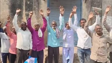 कुंडा: बाबागंज के मनगढ़ में किसानों ने खाद न मिलने पर किया हंगामा, गोदाम के बाहर नारेबाजी