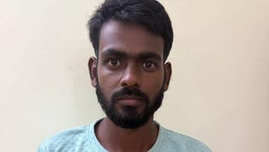 গোসাবা: কুমিরমারীতে গৃহবধূর ঝুলন্ত দেহ উদ্ধারের ঘটনায় স্বামীকে ৬ দিন PC পর সোমবার আলিপুর আদালতে তোলা হলে ধৃতের ১৪দিনের JC