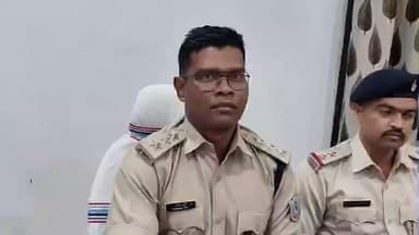 विडियो वायरल होने के बाद दो पुलिसकर्मी निलंबित