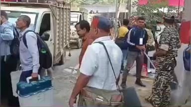 मोदनगंज: घोसी विधानसभा क्षेत्र: चुनाव के लिए मतदान केंद्रों पर पोलिंग पार्टियों का पहुंचना शुरू