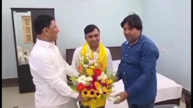 বোলপুর-শ্রীনিকেতন: বোলপুর বীরভূম জেলা তৃণমূল কংগ্রেসের প্রাথমিক শিক্ষক সমিতির নবনিযুক্ত জেলা সভাপতি বিপ্লব ব্যানার্জী কে সংবর্ধনা দেওয়া হল