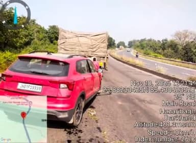 चुरचु: चरही घाटी में बड़ा हादसा, अनियंत्रित स्कोडा कार ट्रक से टकराई, चालक गंभीर