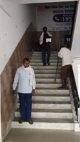 ताजपुर: कैश उठाने पर धमकी, बाइक व ₹40000 छीने, पीड़ित ने पुलिस कप्तान को दिया आवेदन