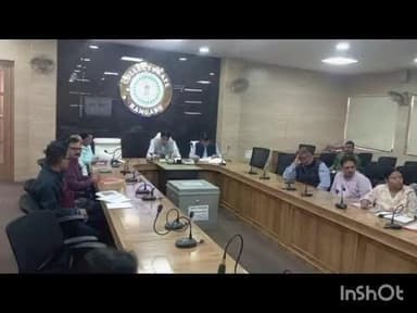 रामगढ़: शिक्षा विभाग द्वारा किए जा रहे कार्यों की DC ने की समीक्षा, विद्यालयों में पेयजल उपलब्ध कराने का दिया निर्देश