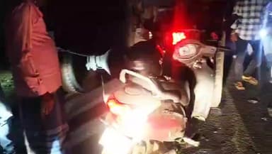 पाकुड़: ट्रेलर वाहन से टकराने से स्कूटी सवार घायल #breaking #accidents #pakur #no #entry #truck