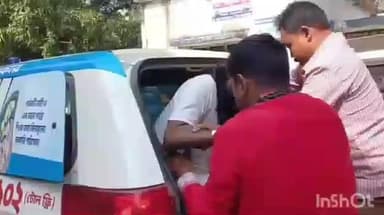 গাইঘাটা: এস আই আর এর প্রতিবাদে ঠাকুরনগরের আমরণ অনশন মঞ্চে অসুস্থ হয়ে পড়লেন আজ আরও দুই জন । আজ অনশনের ষষ্ঠ দিন