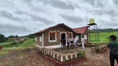 तामिया: सावरानी में यूनाइटेड किंगडम के पर्यटकों ने ग्रामीण जीवन का आनंद लिया, मक्के की रोटी और टमाटर की चटनी चखी