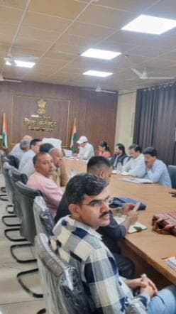 खैरथल में अतिरिक्त जिला कलेक्टर ने साप्ताहिक समीक्षा बैठक ली, फ्लैगशिप योजना में प्रगति बढ़ाने के दिए निर्देश