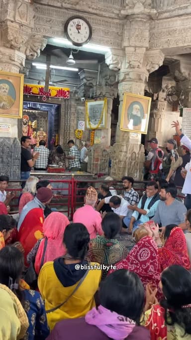 Din ki shuruat prabhu ke darshan ke sath🙏🏻
.
#blissfulbyte #jagdish #jagdishmandir #jagdishtemple #jagdishchowk #udaipu...