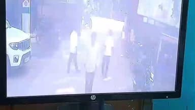 खड़गपुर: खड़गपुर ब्लॉक परिसर से बाइक चोरी, पुलिस जांच में जुटी, सीसीटीवी में चोर कैद