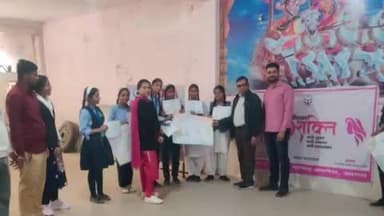 किरावली: अछनेरा में स्वच्छता पोस्टर पेंटिंग प्रतियोगिता का आयोजन हुआ