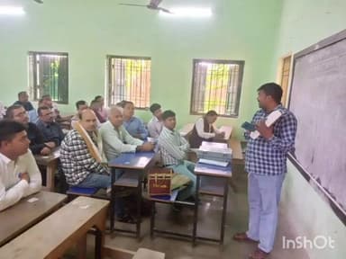 बेगूसराय: 14 नवंबर को होने वाली मतगणना के लिए BP स्कूल में कर्मियों का प्रशिक्षण कार्यक्रम आयोजित, दिए गए निर्देश