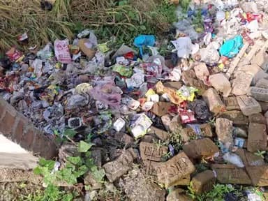 मोरवा: मोरवा प्रखंड क्षेत्र: कचरा प्रबंधन इकाई में ताला लगने से कचरा उठाव बाधित