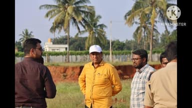 ಶಿಡ್ಲಘಟ್ಟ: ಶಿಡ್ಲಘಟ್ಟದಲ್ಲಿ ಹೈಟೆಕ್ ರೇಷ್ಮೆ ಮಾರುಕಟ್ಟೆಯ ಜಾಗದಲ್ಲಿ ವೇದಿಕೆಗೆ ಸಿದ್ಧತೆ ಮಾಡಲು ಸ್ಥಳ ಪರಿಶೀಲನೆ ಮಾಡಿದ ಸಚಿವ ಸುಧಾಕರ್