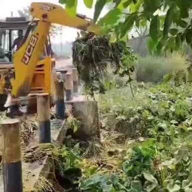 गोगरी: पैकान्त बीएन बांध के स्लुईस गेट से किसान खुद कर रहे हैं जल निकासी, पदाधिकारियों ने नहीं दिया ध्यान