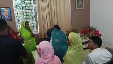 टुंडी: टुंडी मुख्यालय के पासी टोला में रास्ता अतिक्रमण के खिलाफ ग्रामीणों ने अंचल अधिकारी से मुलाकात की