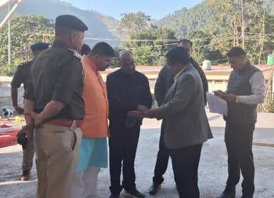 कर्णप्रयाग: गौचर मेले की तैयारियों का जिलाधिकारी और पुलिस अधीक्षक ने किया स्थलीय निरीक्षण