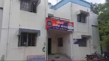 લીંબડી: લીંબડી હાઇવે પર અજાણ્યા રિક્ષા ચાલકે મુસાફર મહિલા ને માર મારી પૈસા ચોરી લઇ ભાગી છુટ્યાની ફરિયાદ લીંબડી પો સ્ટેશને નોધાઇ