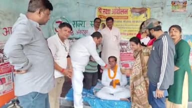 धनबाद/केंदुआडीह: धनबाद के रणधीर वर्मा चौक पर गौ रक्षा दल का धरना, गौ हत्या पर पूर्ण प्रतिबंध की मांग