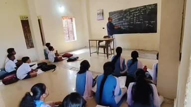 ଖଲ୍ଲିକୋଟ୍: ଏମିତି ଶିକ୍ଷକ ଜଗତେ ନାହିଁ; ଆଡେଡ ଦିନବନ୍ଧୁ ଉଚ୍ଚ ପ୍ରାଥମିକ ବିଦ୍ୟାପୀଠ ରେ ୩୨ ବର୍ଷ ଧରି ମାଗଣା ଶିକ୍ଷା ଦେଉଛନ୍ତି ମିଟୁ ସାର୍