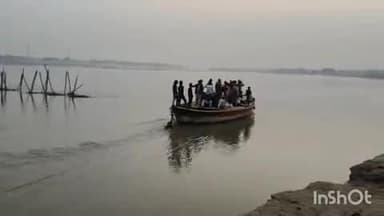 मधेपुर: मधेपुर प्रखंड में मतदान की प्रशासनिक तैयारी पूरी, कोसी दियारे के 9 मतदान केंद्रों पर नाव से पहुंचाए गए मतदान कर्मी