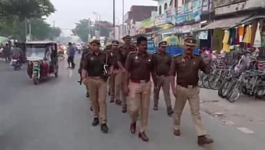 घोसी: पुलिस अधीक्षक श्री ईलामारन जी ने घोसी कस्बे का मार्च पैदल गश्त कर सुरक्षा व्यवस्था का लिया जायजा
