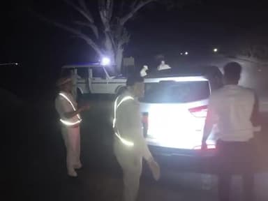 धौलपुर: दिल्ली में हुए बम ब्लास्ट के बाद जिले में सुरक्षा व्यवस्था बढ़ाई गई, एसपी ने भीड़भाड़ वाले स्थानों पर सतर्कता बरतने का दिया निर्देश