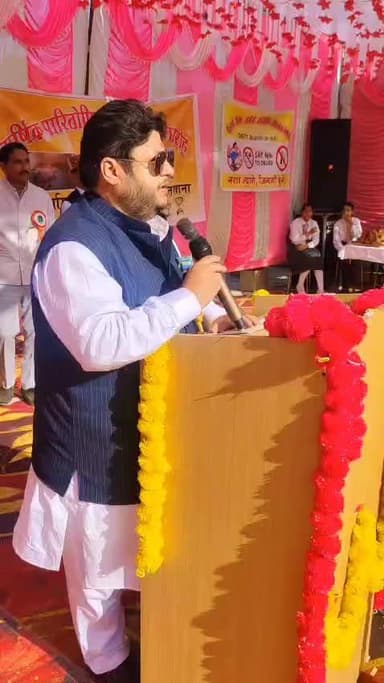 स्वारघाट: जकातखाना स्कूल में धूमधाम से मनाया गया वार्षिक पारितोषिक वितरण समारोह, विकास ठाकुर ने किया कार्यक्रम में भाग लिया