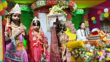 चाकुलिया: रासमंच में भागवत कथा के पांचवें दिन श्रद्धालुओं की उमड़ी भीड़