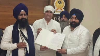 ਰੂਪਨਗਰ: ਪੰਜਾਬ ਸਰਕਾਰ ਵੱਲੋਂ ਅਨੰਦਪੁਰ ਸਾਹਿਬ ਵਿਖੇ ਸ਼ਹੀਦੀ ਦਿਹਾੜੇ ਨੂੰ ਲੈਕੇ ਕਰਵਾਏ ਜਾ ਰਹੇ ਸਮਾਗਮਾ ਨੂੰ ਲੈਕੇ ਜਥੇਦਾਰ ਨੂੰ ਦਿੱਤਾ ਸੱਦਾ ਪੱਤਰ