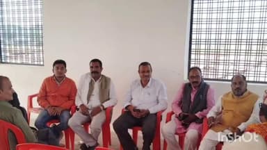 त्योंथर: अंजोरा में मतदाता सूची के पुनरीक्षण के लिए विधानसभा प्रभारी ने ली बैठक, दी जानकारी