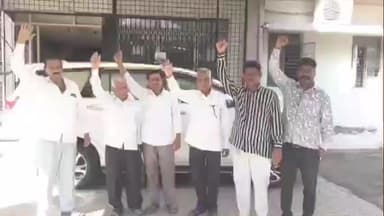 धुळे: चाळीस वर्षांची नरकयातना; धुळ्यातील सूर्योदय कॉलनीतील रहिवाशांनी जिल्हाधिकारी कार्यालय अभियंत्यांना घातलं साकडं.