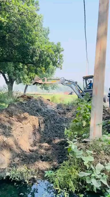 जि०पं० सदस्य शैलेन्द्र गुप्ता पुत्र श्री प्रमोद गुप्ता पूर्व चेयरमैन के अथक प्रयासों से नालानिर्माण का कार्य हुआ प्रारंभ