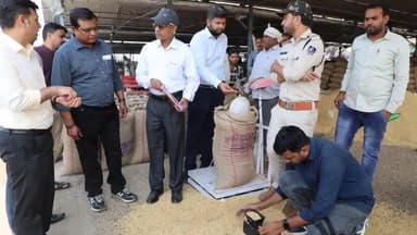 पिपरिया: कमिश्नर एवं कलेक्टर ने कृषि उपज मंडी पिपरिया का निरीक्षण किया, किसानों से भावांतर योजना के तहत सोयाबीन खरीदी