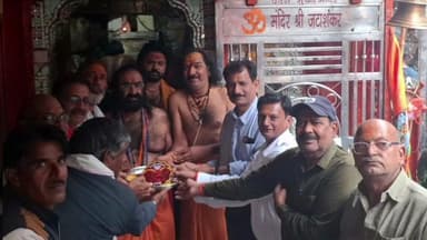 बिजावर: राम-जानकी विवाह का निमंत्रण देने जटाशंकर धाम पहुँचे ट्रस्ट अध्यक्ष, भगवान भोलेनाथ को पत्रिका सौंपी