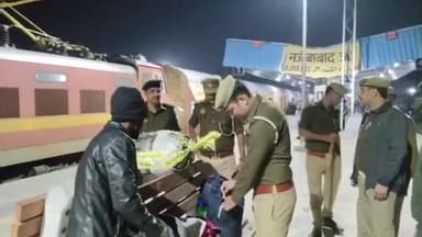 नजीबाबाद: यूपी में हाई अलर्ट को देखते हुए क्षेत्राधिकारी नजीबाबाद ने रेलवे स्टेशन, बस स्टैंड आदि का किया निरीक्षण